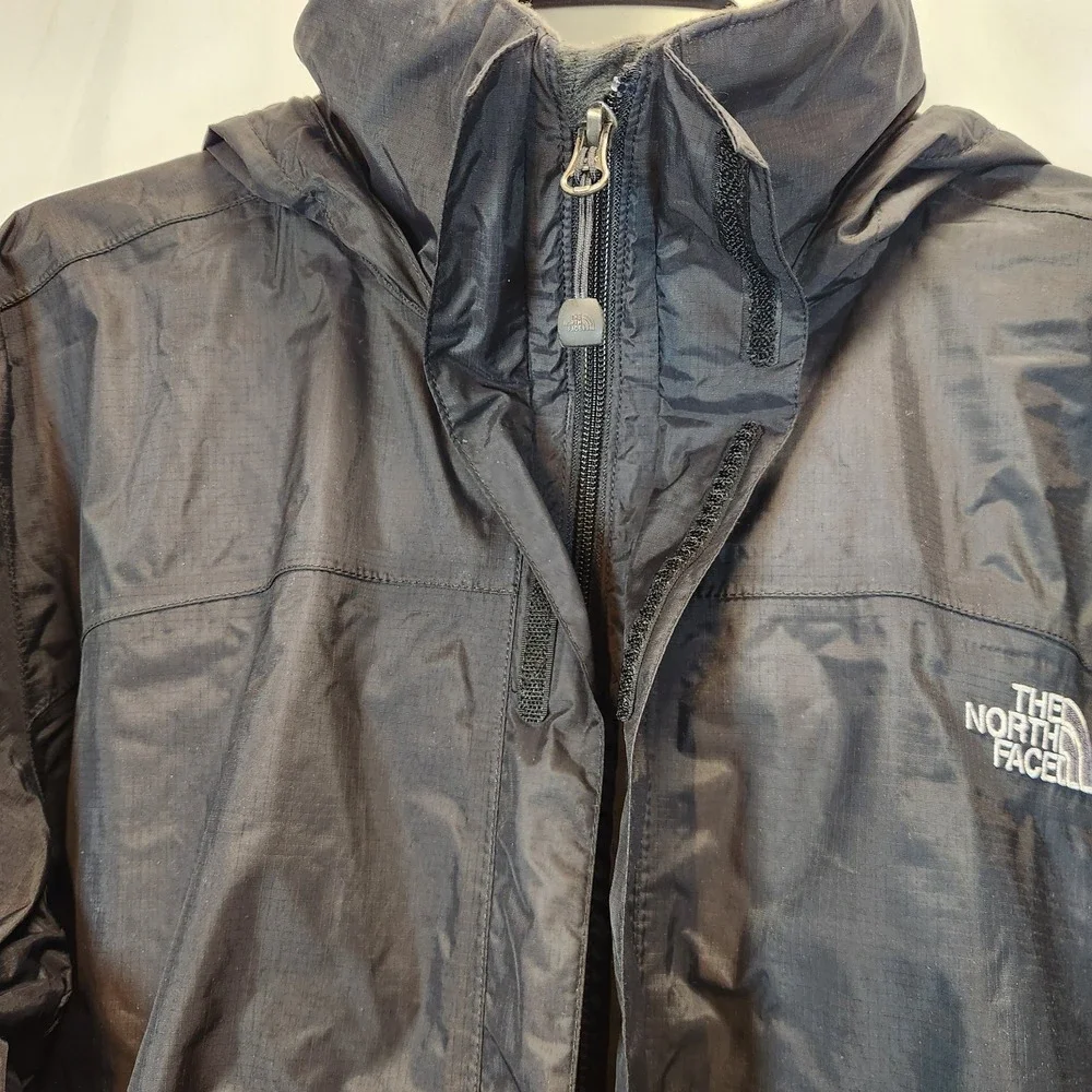 The North Face HyVent 2.5L Men`s Rain Jacket Black Summit Series Size L Hooded